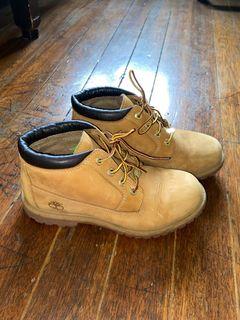 Timberland [AUTHENTIC] Boots (Women - Size 7) For winter or hiking   **NOT FROM UKAY**