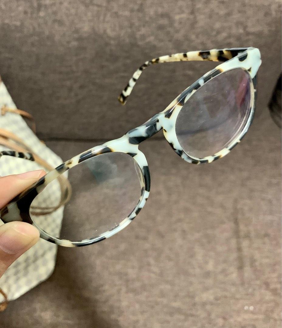Tony Morgan Glasses (Category: Sunglasses & Eyewear) located in Muntinlupa City. Submitted by mdaff07 (Listing ID 1186394919, Image 3). Description: Tony Morgan Prescription Glasses. Prescription glasses bought in Vision Express in 2020. With case. You need to change the lenses to fit your prescription. Original price is around 3k. Fixed price already. Shipping booking and fee c/o buyer.