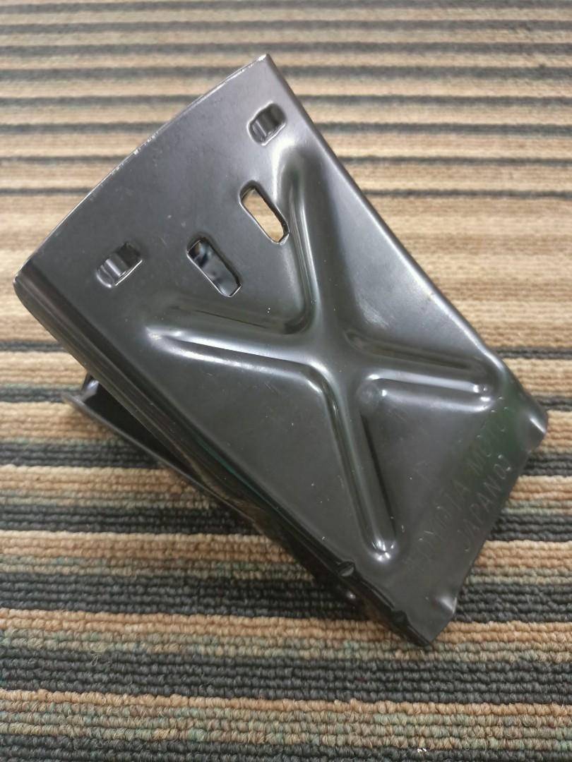 Toyota Wheel Chock / Tool Kit Jack Accessory, Auto Accessories on Carousell