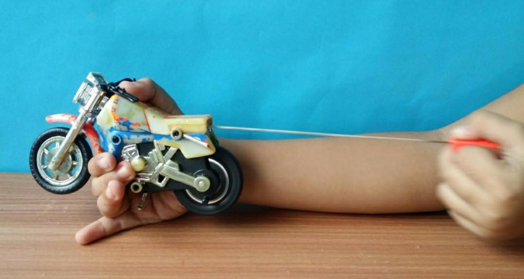Toy motorcycle with pull cord discount