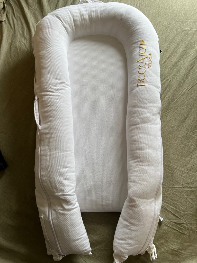 White Dockatot in excellent condition, Babies & Kids, Baby Nursery