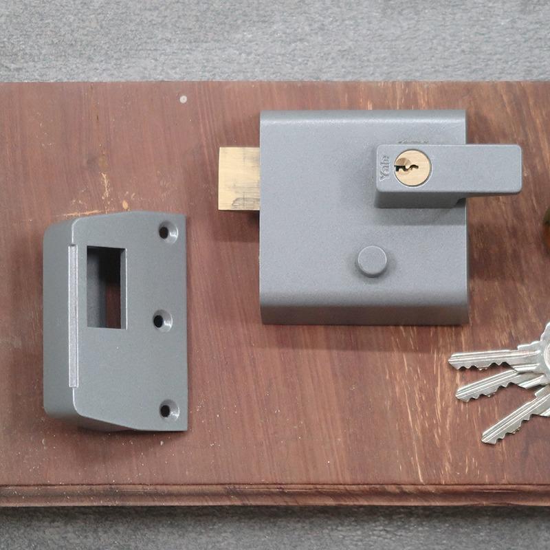 Yale High Security Double Locking Nightlatch, Furniture & Home Living