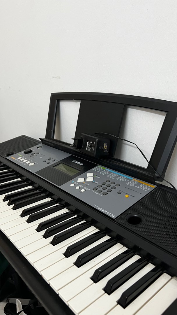 YAMAHA Keyboard PSR E233, Hobbies & Toys, Music & Media, Musical