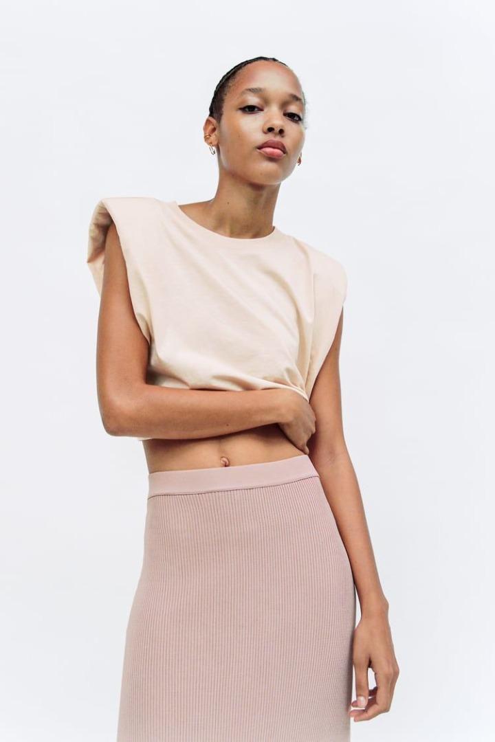 Padded shoulder deals muscle tee zara