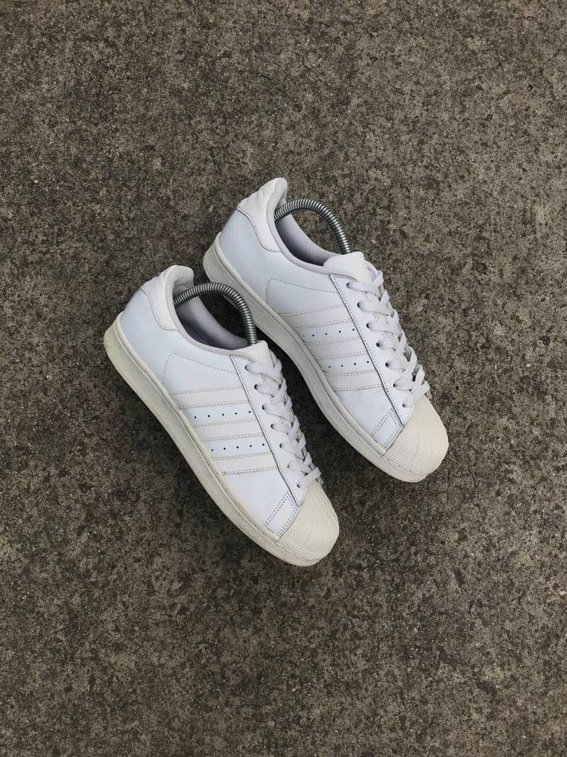 adidas superstars triple white