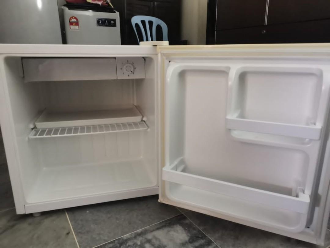 Akira mini fridge (Japan), TV & Home Appliances, Kitchen Appliances