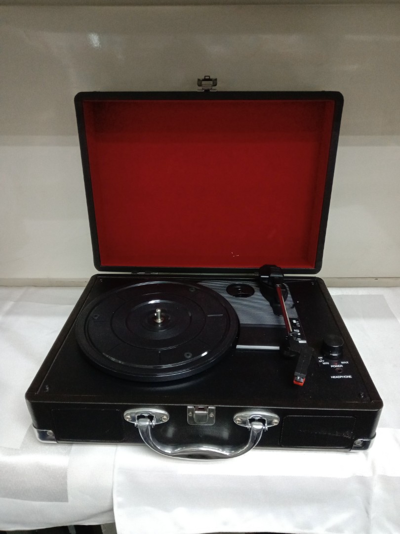 Vinyl / Piring Hitam Player, Audio, Portable Music Players on Carousell