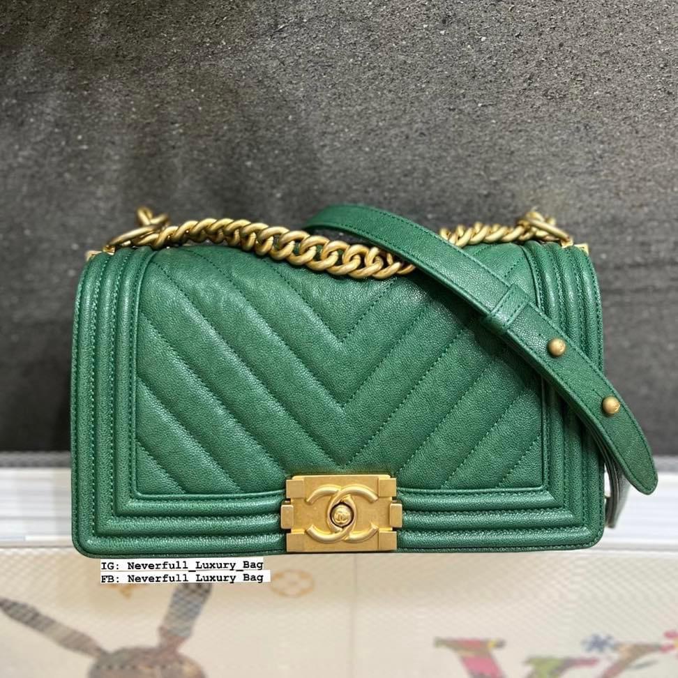Chanel boy shop green caviar