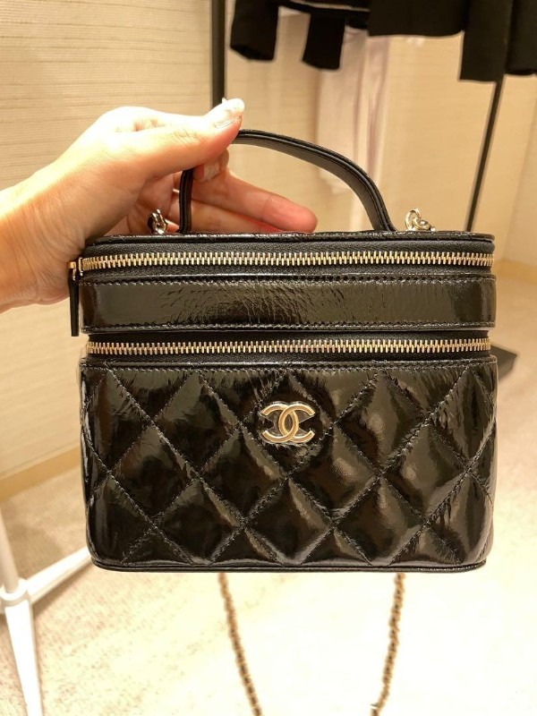 CHANEL Vintage Vanity Case, Luxury, Bags & Wallets on Carousell