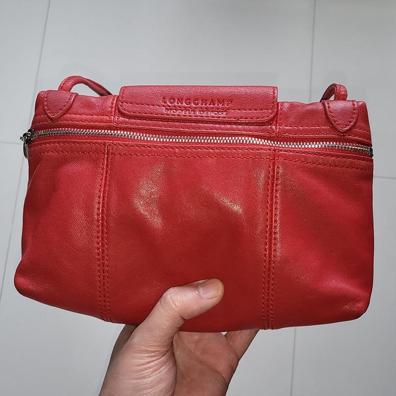 Review: Longchamp Le Pilage Cuir Crossbody in Cherry Colour