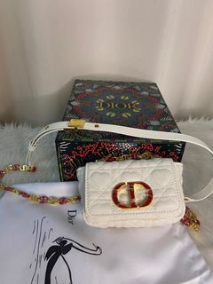 (Category: ) located in . Submitted by japanandsingaporeluxepreloved (Listing ID 1186622484, Image 1). Description: .