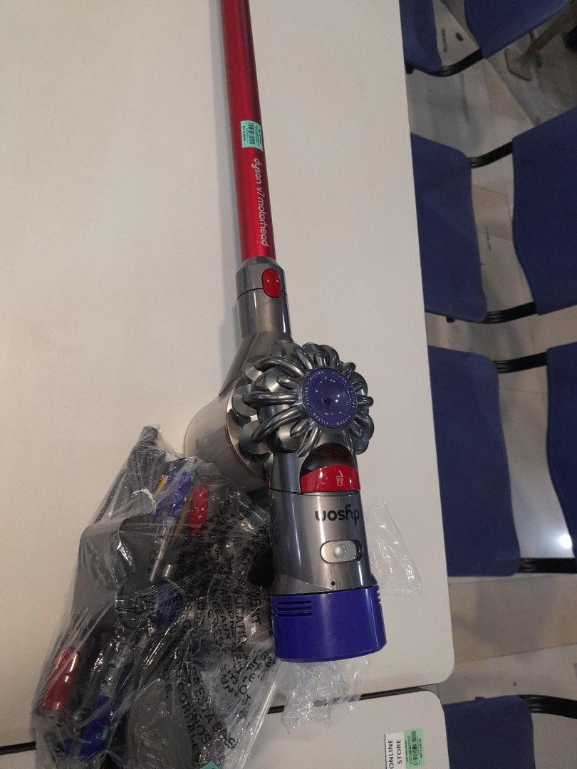Dyson v7 vacuum, TV & Home Appliances, Vacuum Cleaner & Housekeeping on