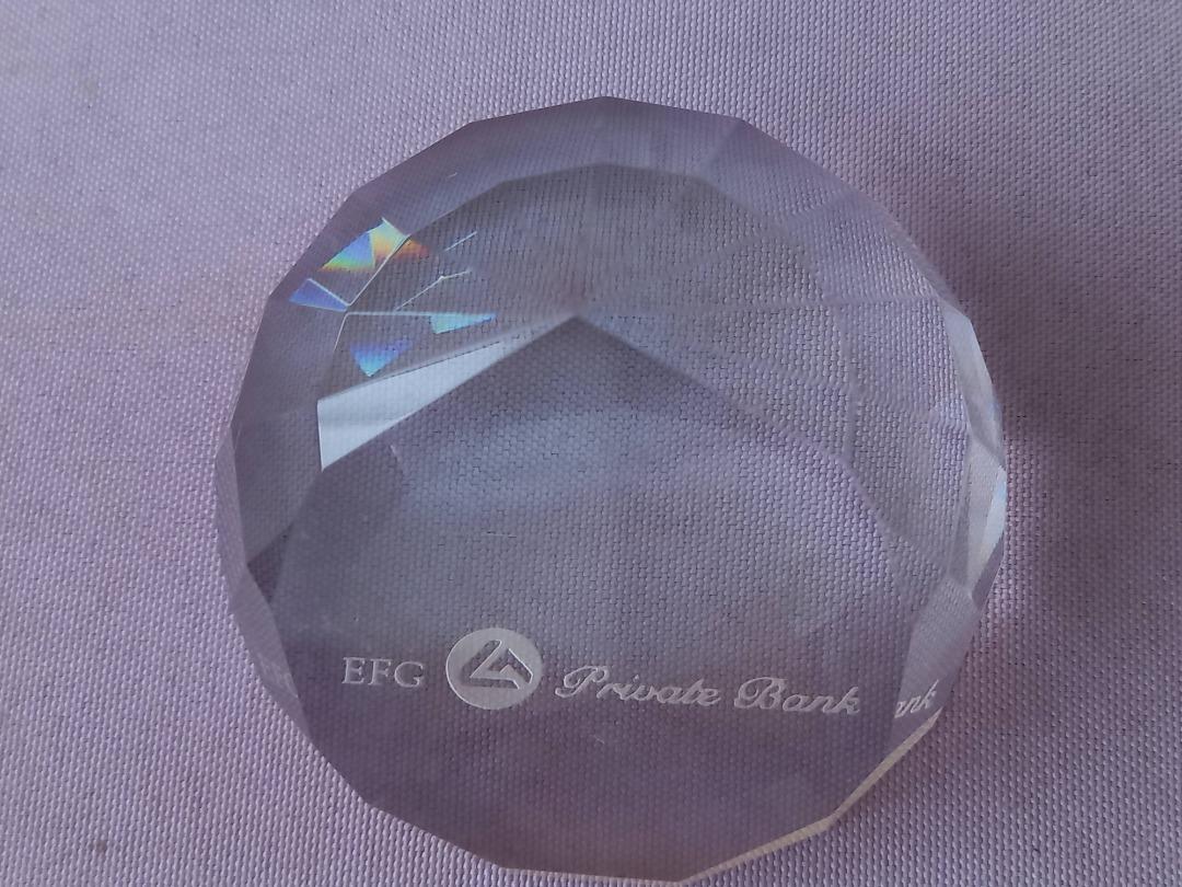 EFG Private Bank 瑞士盈豐銀行水晶玻璃紙鎮, 興趣及遊戲, 收藏品及紀念品, 古董收藏- Carousell