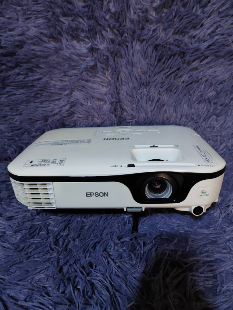 EPSON PROJECTOR, TV & Home Appliances, TV & Entertainment, Projectors on  Carousell