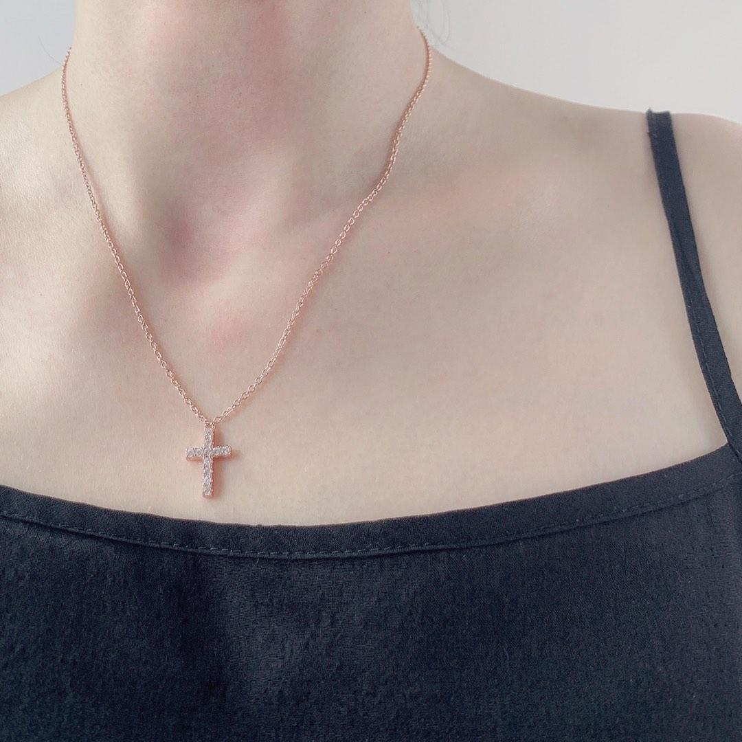 Gold cross pendant designs on sale