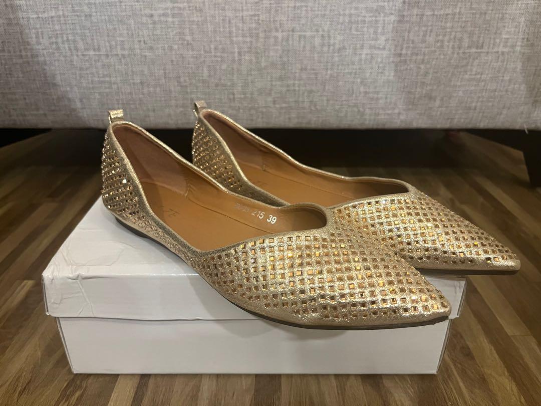 Gold flat dress shoes 2025