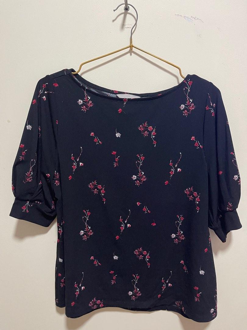 H&M Black floral top (Category: Blouses) located in Pasig City. Submitted by janrh (Listing ID 1186572377, Image 1). Description: .