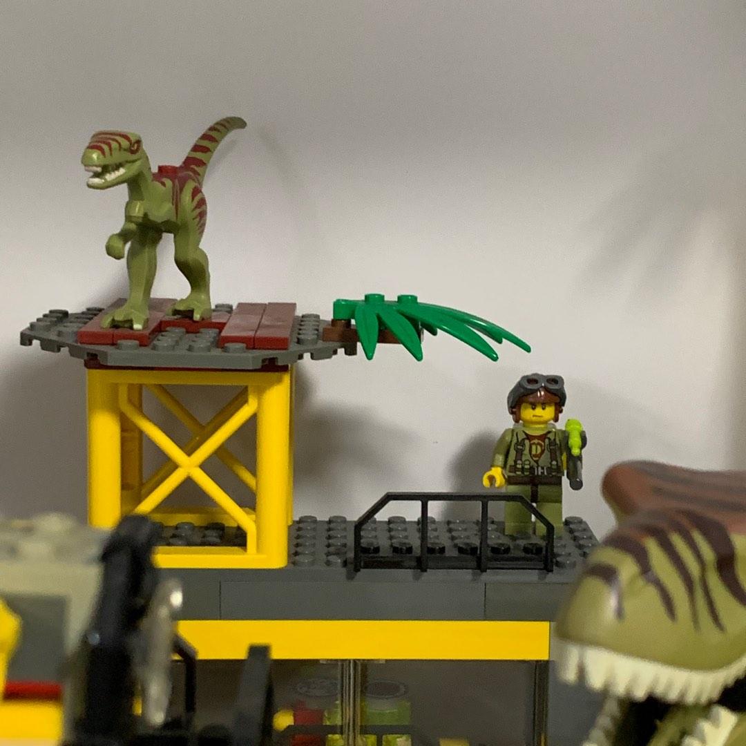 Lego dino defense hq 2025