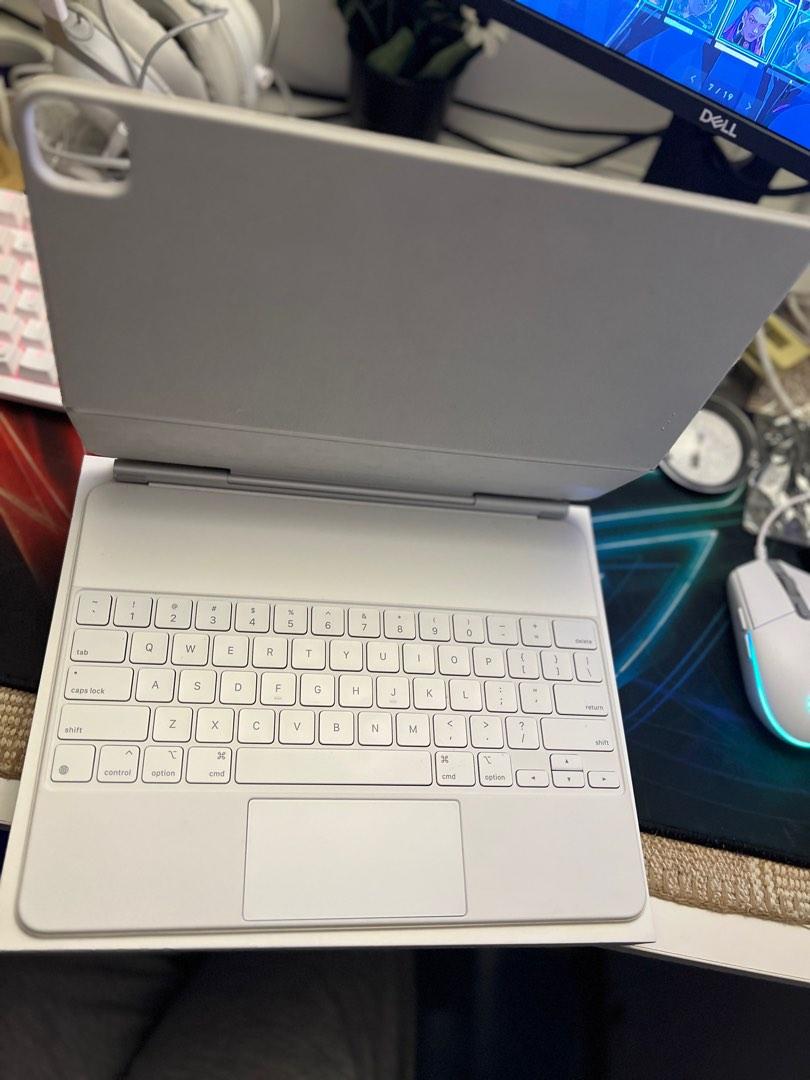 Magic Keyboard (Category: Computer Keyboard) located in Manila. Submitted by shoptilyoudrop12 (Listing ID 1186518994, Image 2). Description: SELLING MY GOOD USED CONDITION MAGIC KEYBOARD 12.9” white comes complete.