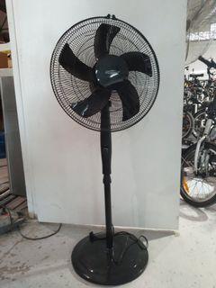 Mistral Pedestal Fan with Remote Control