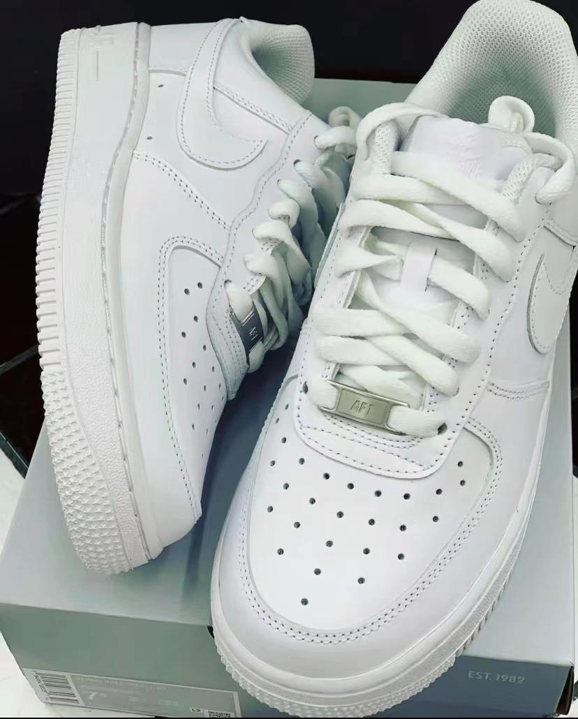 Nike air clearance force 42.5