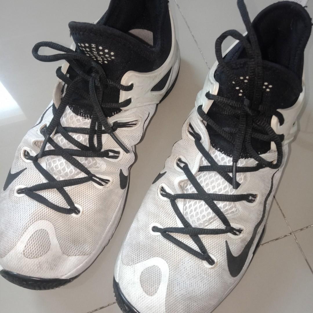 womens nike zoom black and white