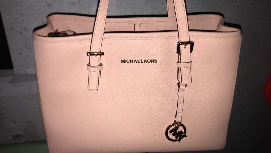 Original preloved MICHAEL KORS PINK BAG!! (Used twice), Luxury, Bags &  Wallets on Carousell