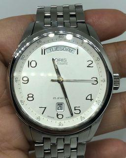 Oris watch mens Day-Date Automatic 40mm case size Unit, extra link and presentation box Excellent condition
