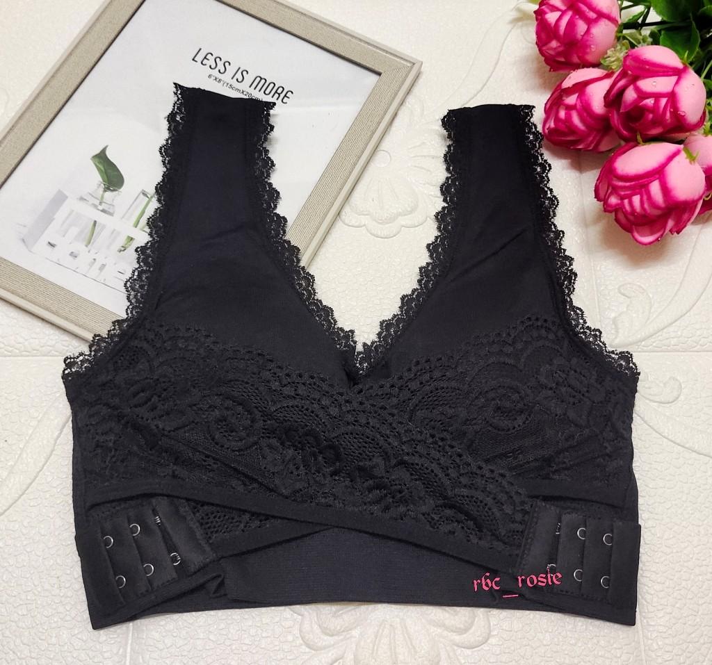 Black Plain Bra 32B, Women's Fashion, New Undergarments & Loungewear on  Carousell