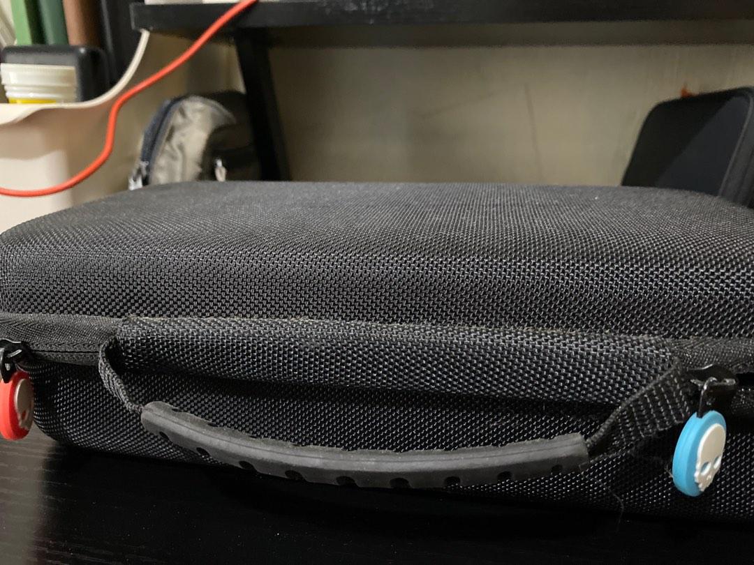 Skull & Co Nintendo Switch Maxcarry case (Category: Nintendo) located in Hinigaran. Submitted by spebbit (Listing ID 1186615106, Image 2). Description: Skull & Co Maxcarry case The grips in the foam are unused. I’ve only used what’s attached to the case. The Max Carry case is in good condition. No issues. Please see picture for details. Rfs: don’t need it anymore. Changing to a slimmer profile. .
