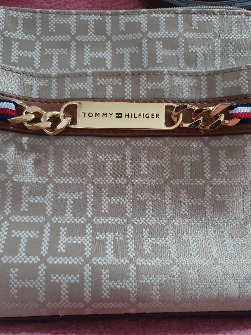 Tommy Hilfiger Crossbody bag RN77806, Women's Fashion, Bags & Wallets