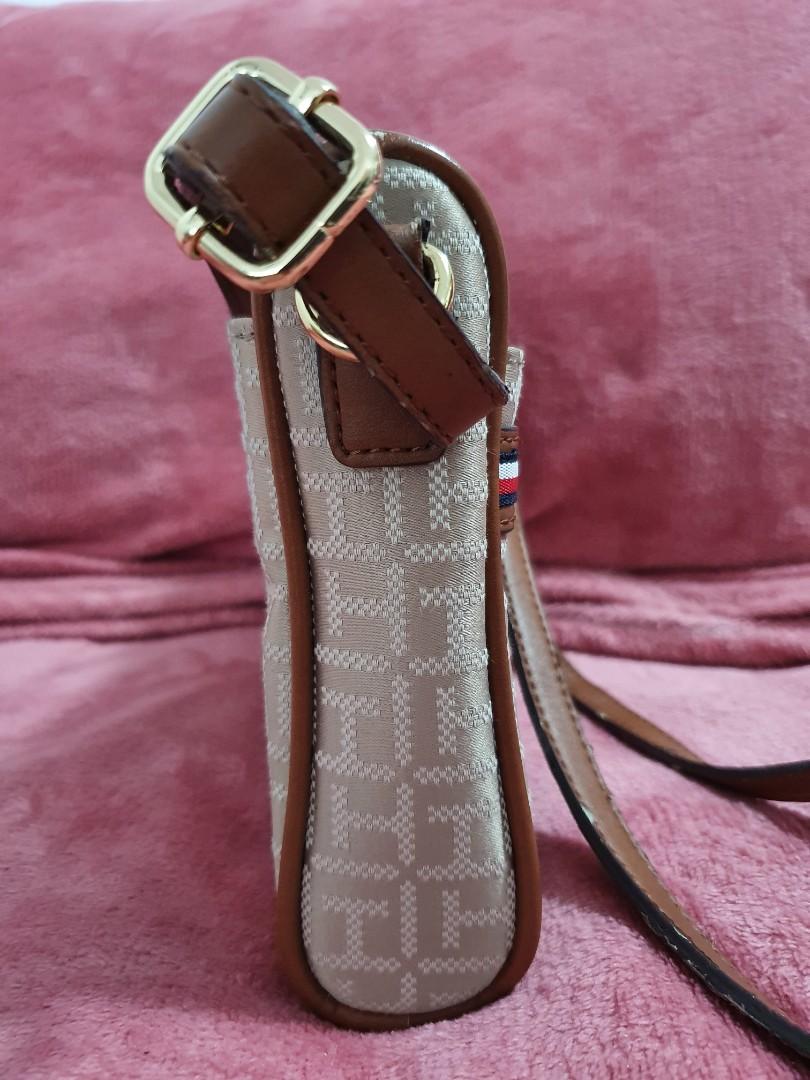 Tommy Hilfiger Crossbody bag RN77806, Women's Fashion, Bags & Wallets