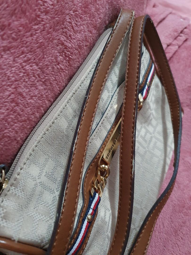 Tommy Hilfiger Crossbody bag RN77806, Women's Fashion, Bags & Wallets