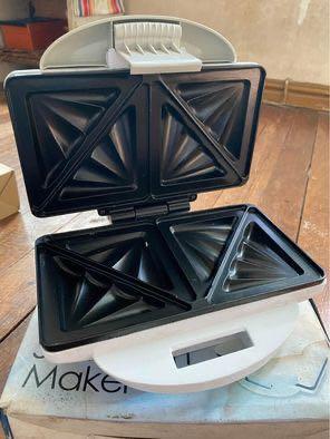 WAFFLE MAKER (Category: Bakeware) located in San Juan City. Submitted by terminator00 (Listing ID 1186526893, Image 2). Description: Electrolux waffle maker brandnew .