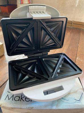 WAFFLE MAKER (Category: Bakeware) located in San Juan City. Submitted by terminator00 (Listing ID 1186526893, Image 3). Description: Electrolux waffle maker brandnew .