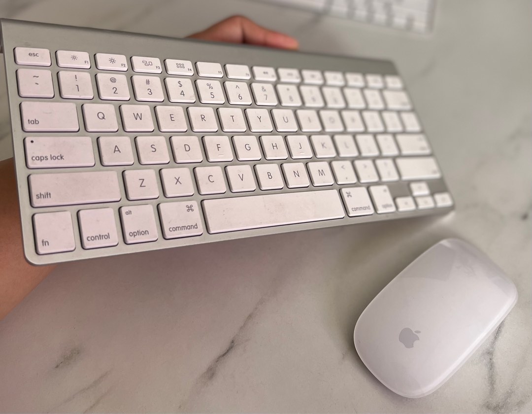 Apple keyboard + Mouse gen 1 set, Computers & Tech, Parts & Accessories