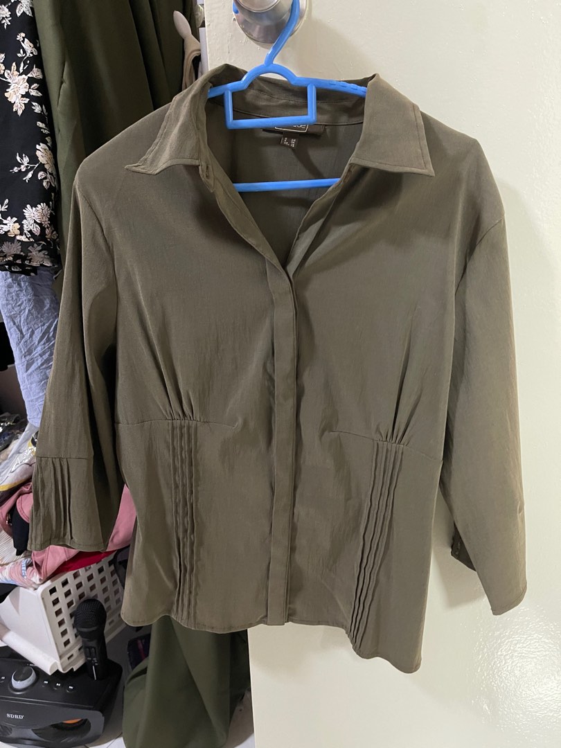 Army Green Top / Blouse, Women's Fashion, Tops, Blouses on Carousell