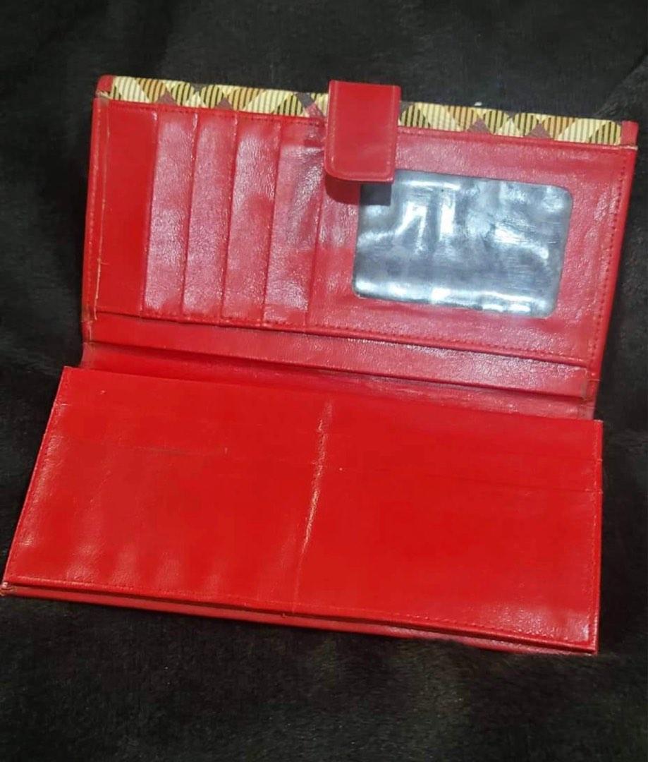 Authentic Daks wallet (Category: Luxury Bags & Wallets) located in San Fernando. Submitted by authenticsph (Listing ID 1186734875, Image 3). Description: Guaranteed Authentic With normal signs of used.