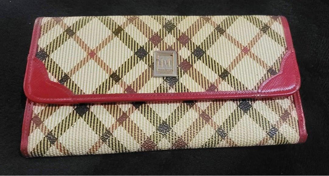 Authentic Daks wallet (Category: Luxury Bags & Wallets) located in San Fernando. Submitted by authenticsph (Listing ID 1186734875, Image 1). Description: Guaranteed Authentic With normal signs of used.