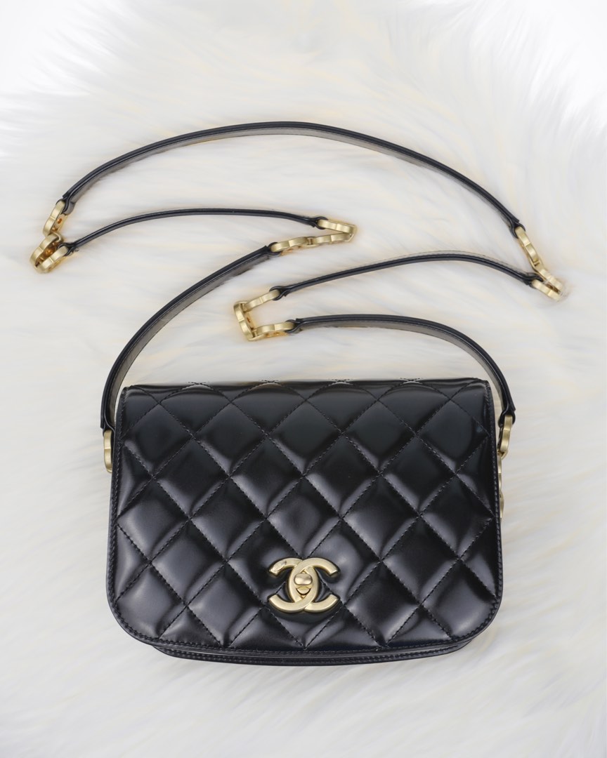 Authentic Chanel Mini Messenger bag black  Chanel mini, Mini messenger bag,  Chanel mini black