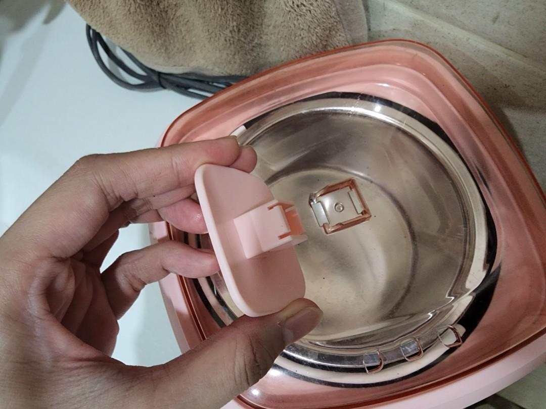 Bubblegum Waxing Machine Hair Removal (Category: Sanitary Hygiene) located in Manila. Submitted by authenticoutletfindsph (Listing ID 1186822742, Image 2). Description: Bubblegum Waxing Machine Once Used 500 only!! only issue.. it was delivered to me basag na.. seller promised to replaced it pag bibili ng beans :) Can send you screenshot of convo....