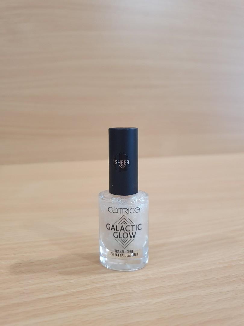 Catrice galactic glow nail polish top