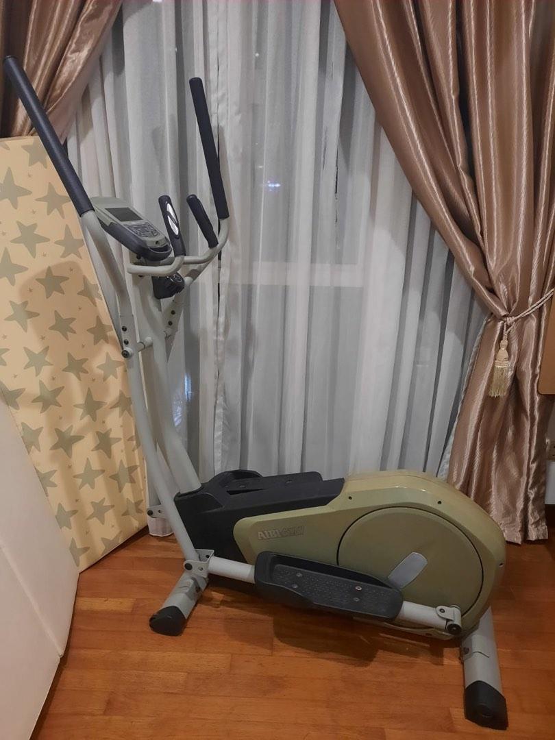 Exercise machine (Category: Cardio & Fitness Machines) located in Singapore. Submitted by carabellz (Listing ID 1186659538, Image 1). Description: Arrange own transport and carry item. Require carrying down 3 level of stairs. .