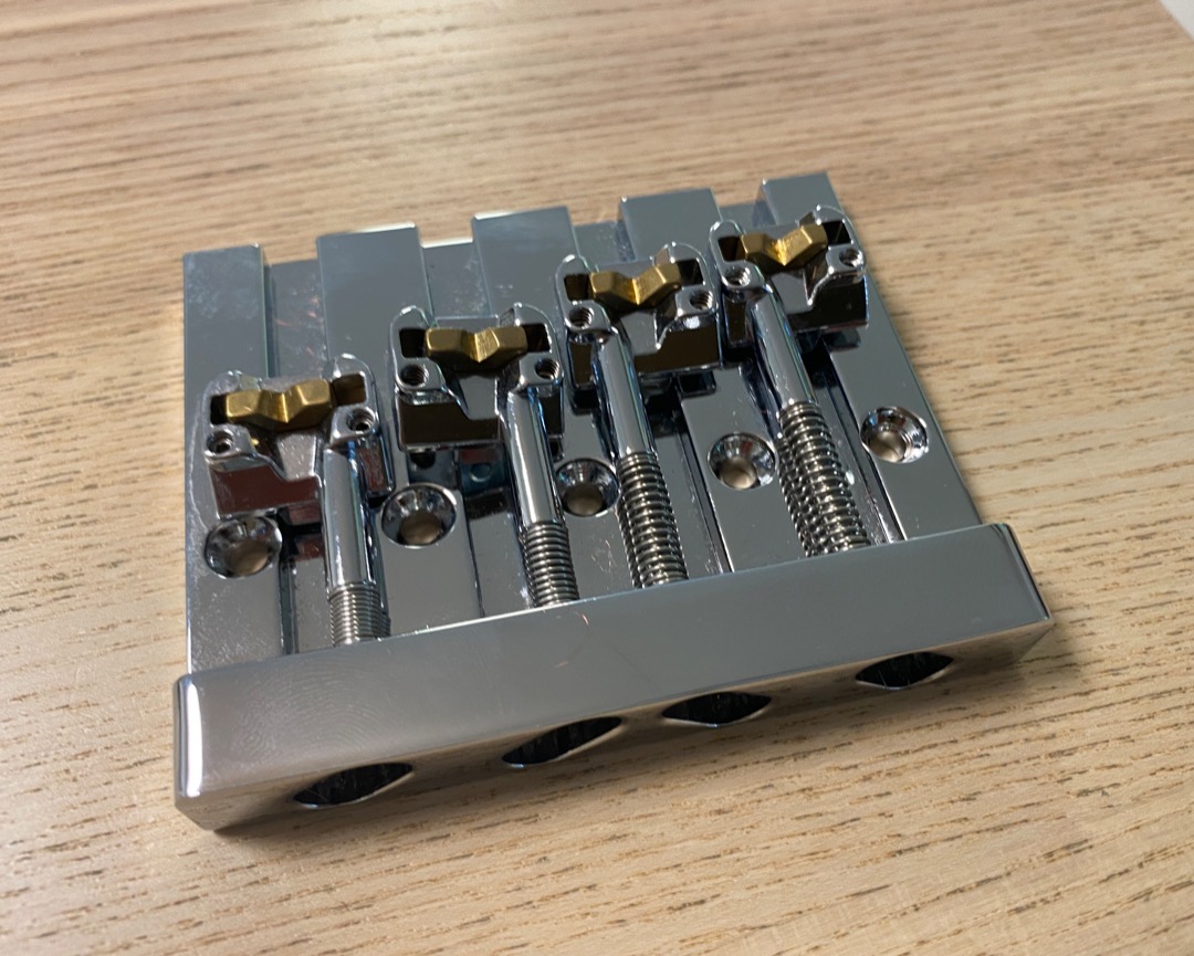 Hipshot 5K400C KickAss 4String Bass Bridge Chrome, 興趣及遊戲, 音樂、樂器 & 配件