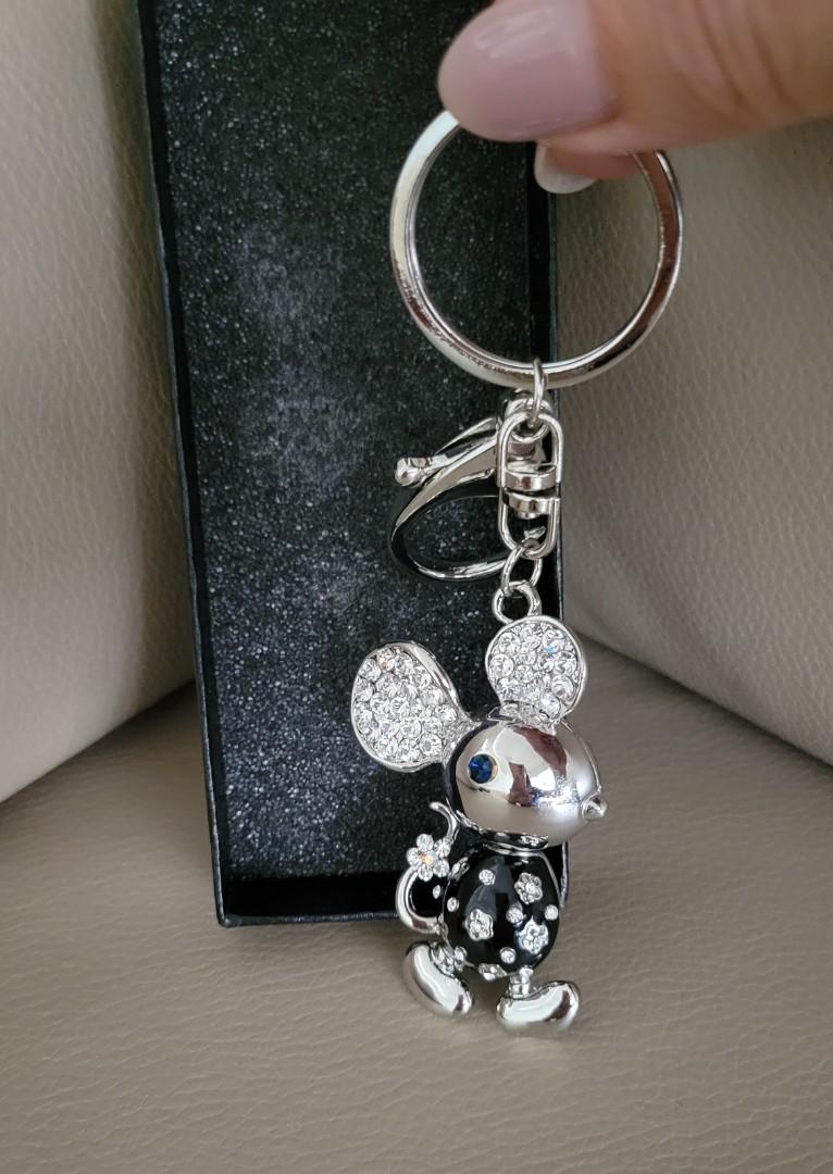 Key ring （分類：飾物及配件）位於 Hong Kong。 由 kityuk912 提交（商品編號 1186667404，圖片 3）。簡介： 水晶公仔鎖匙扣，非常精緻又好靚嘅吊飾👍Crystal key ring。
