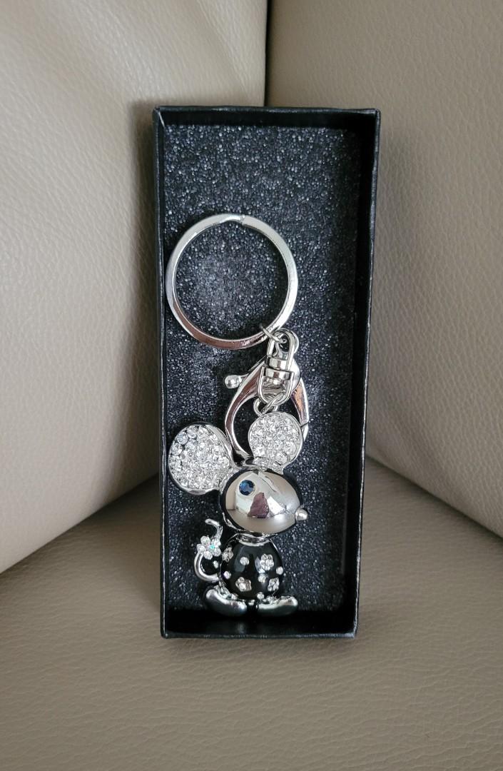 Key ring （分類：飾物及配件）位於 Hong Kong。 由 kityuk912 提交（商品編號 1186667404，圖片 2）。簡介： 水晶公仔鎖匙扣，非常精緻又好靚嘅吊飾👍Crystal key ring。