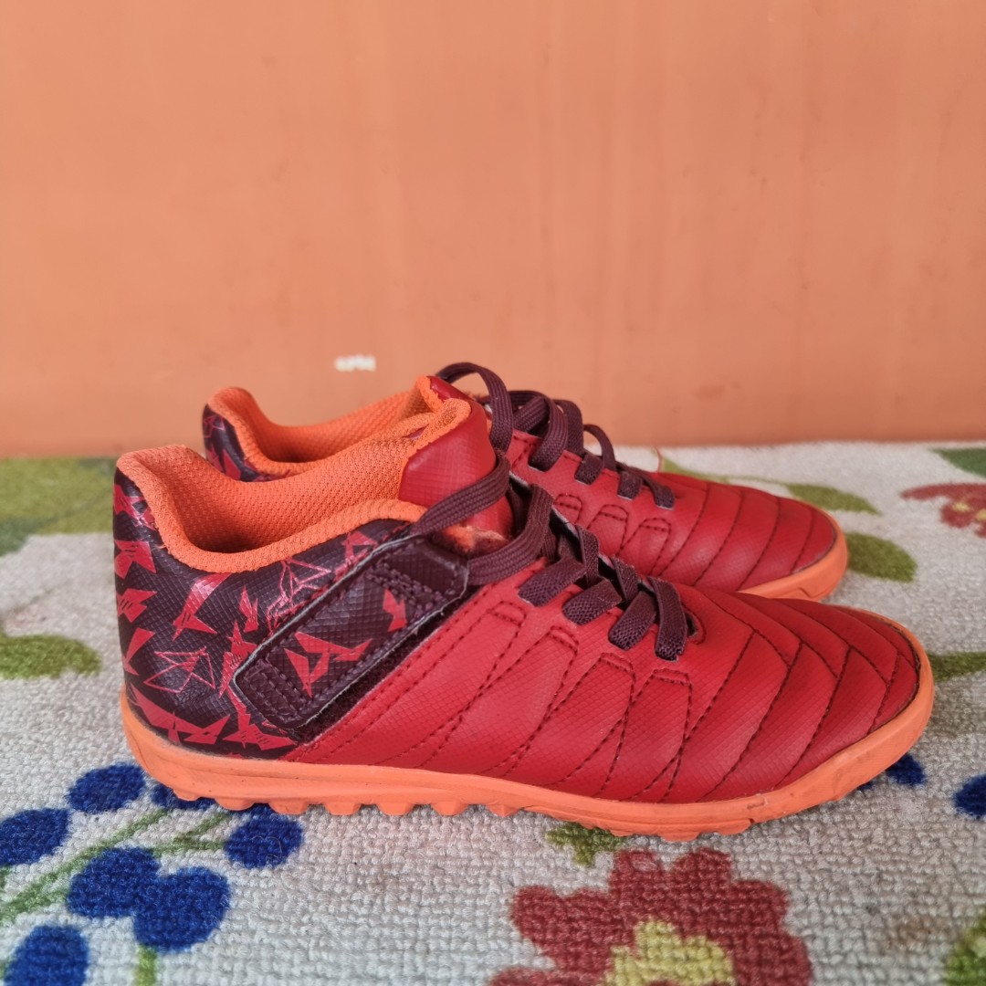 Kipsta Football Shoes, Babies & Kids, Babies & Kids Fashion on Carousell