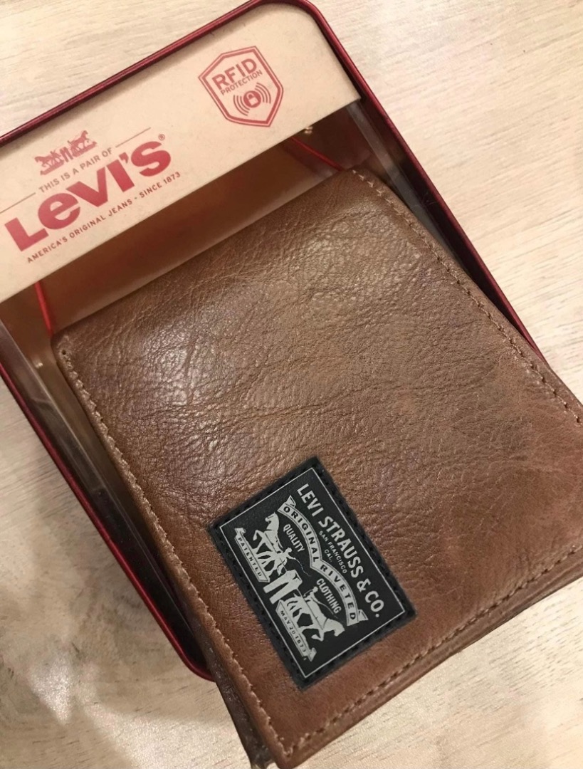 Levis wallet, Men's Fashion, Watches & Accessories, Wallets & Card ...