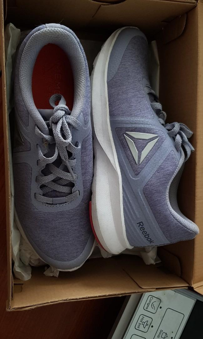 Light Blue Reebok Rubber Shoes (Category: Sneakers) located in Makati City. Submitted by jayctj (Listing ID 1186685715, Image 2). Description: .
