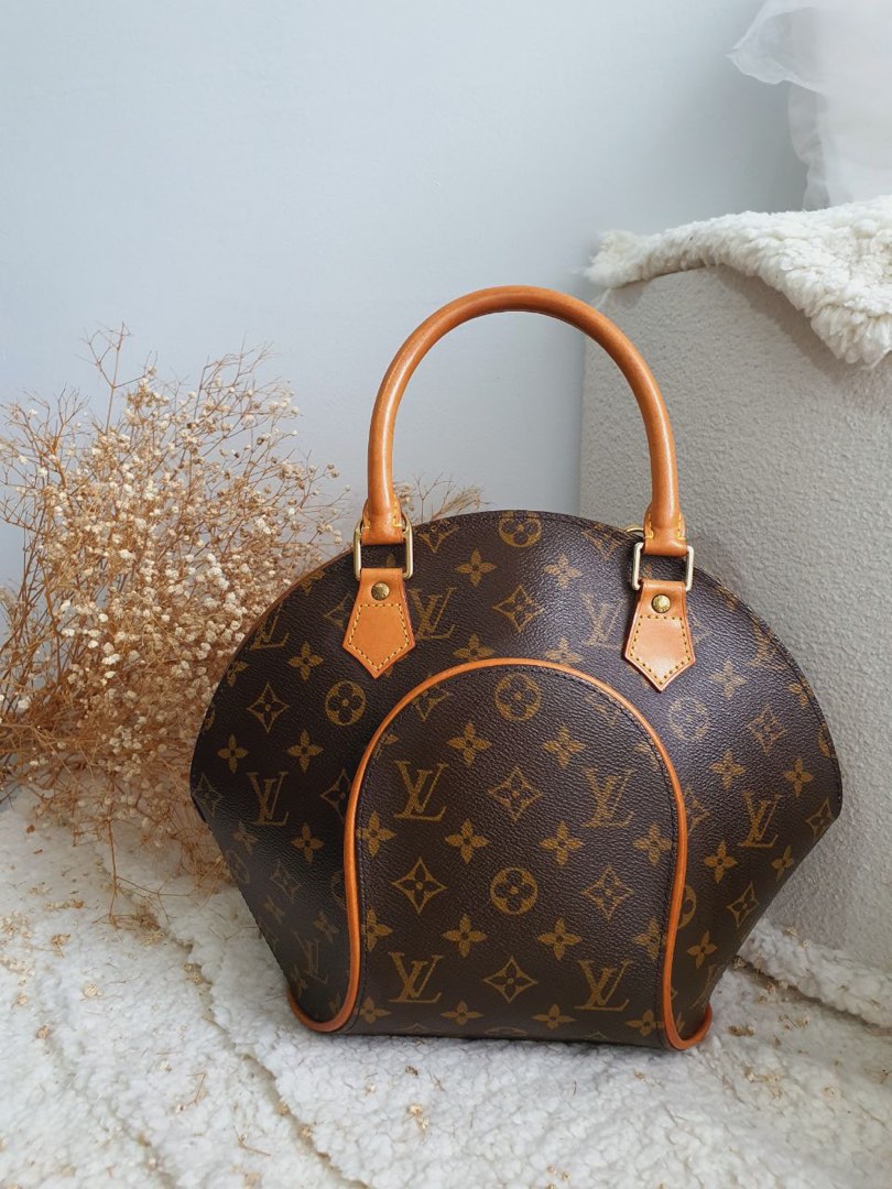 What's In My Bag: LV Ellipse PM 